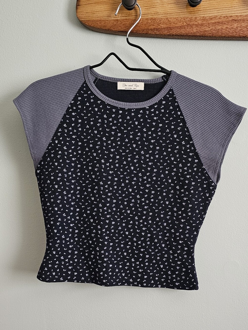 **NWOT** Doe And Rae Short-Sleeve Baby Tee, Small
